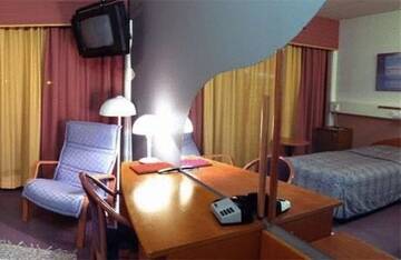 Фото номера Двухместный номер с 2 отдельными кроватями Отель Hotelli Haapakannel г. Haapavesi 5
